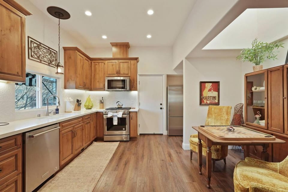 The Veranda on Walnut Luxury Downtown Lodi Stay House in Lodi