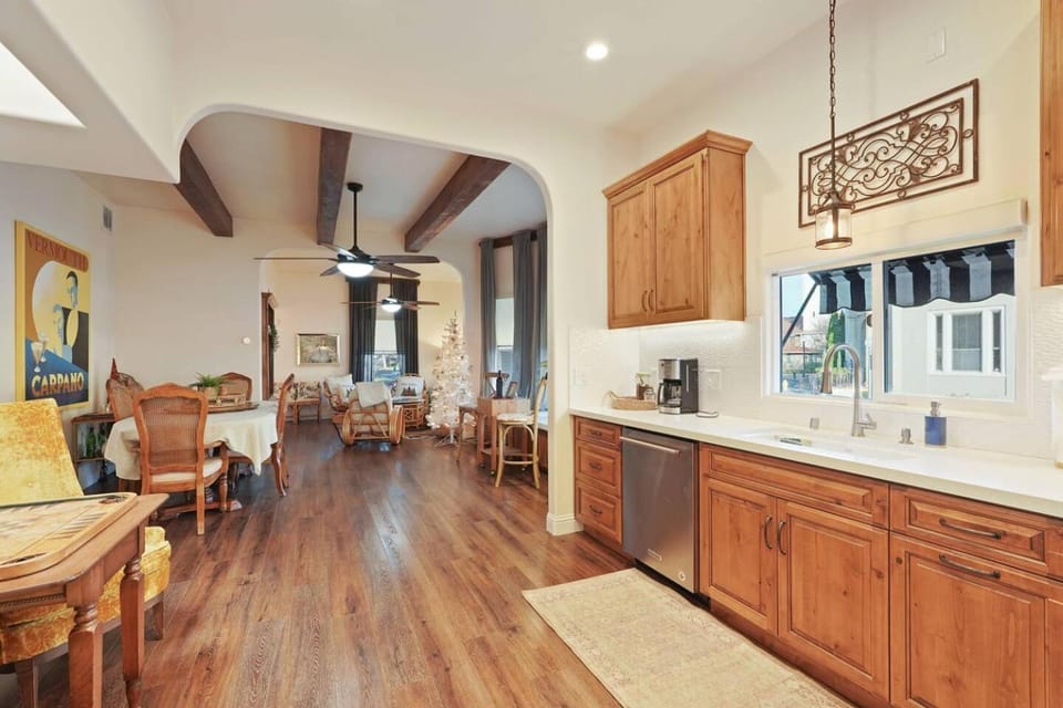 The Veranda on Walnut Luxury Downtown Lodi Stay House in Lodi