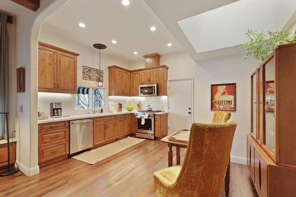 The Veranda on Walnut Luxury Downtown Lodi Stay House in Lodi