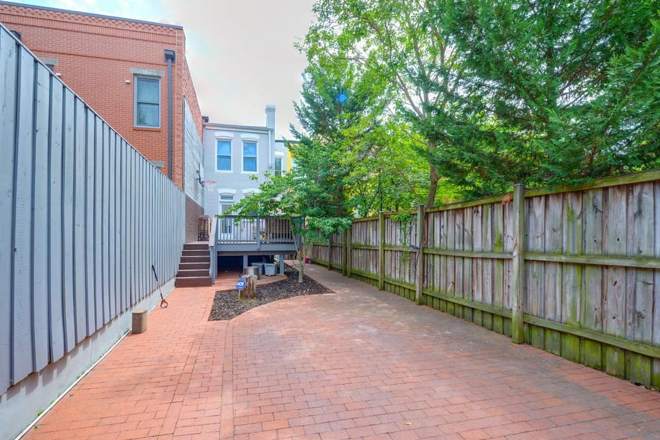 Quiet Home in Walkable Area: 3 Mi to National Mall House in Washington
