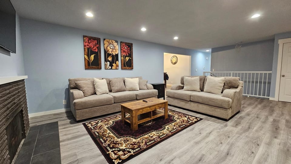 TV and multimedia, Living room, Seating area