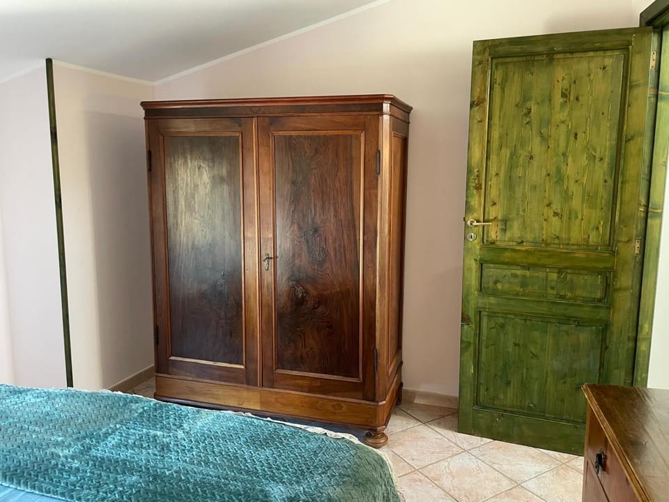 Bedroom, wardrobe