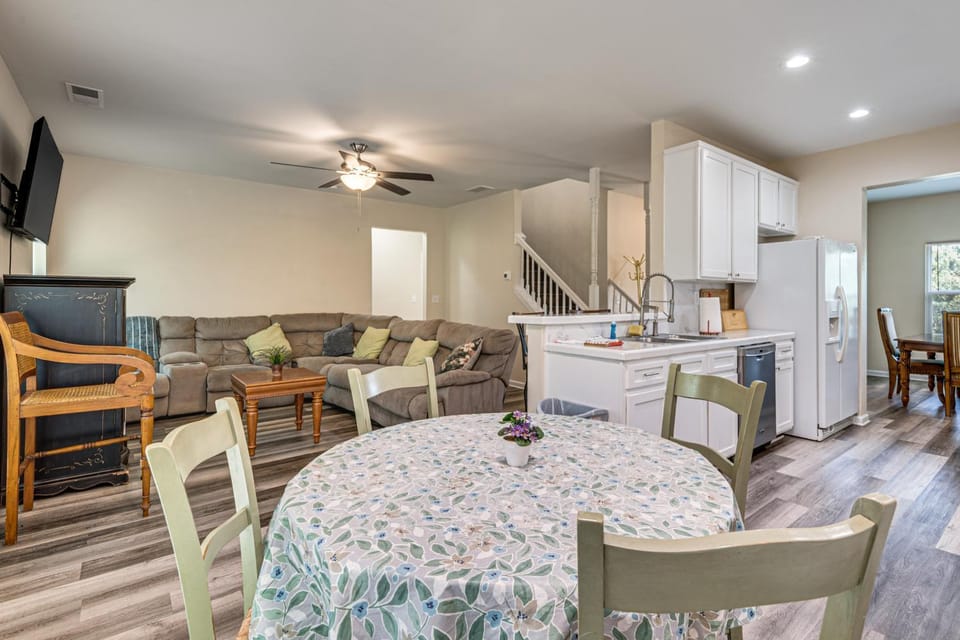 Family-Friendly Newnan Home w/ Patio & Yard House in Newnan