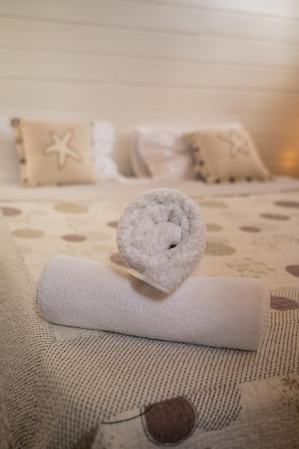 Bedroom, towels