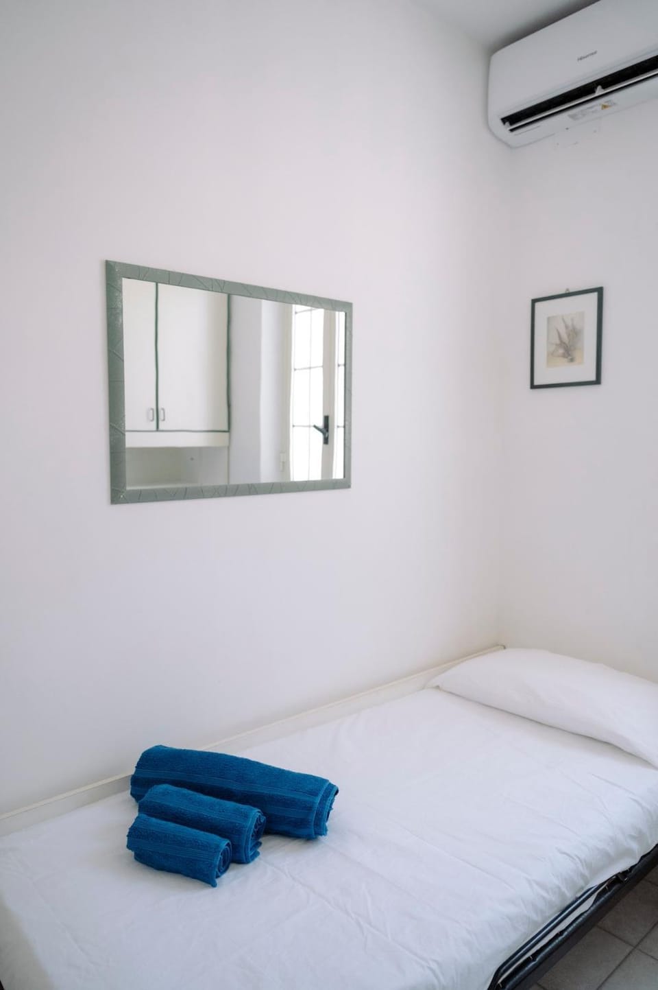 Bed, Photo of the whole room, Bedroom, towels, air conditioner