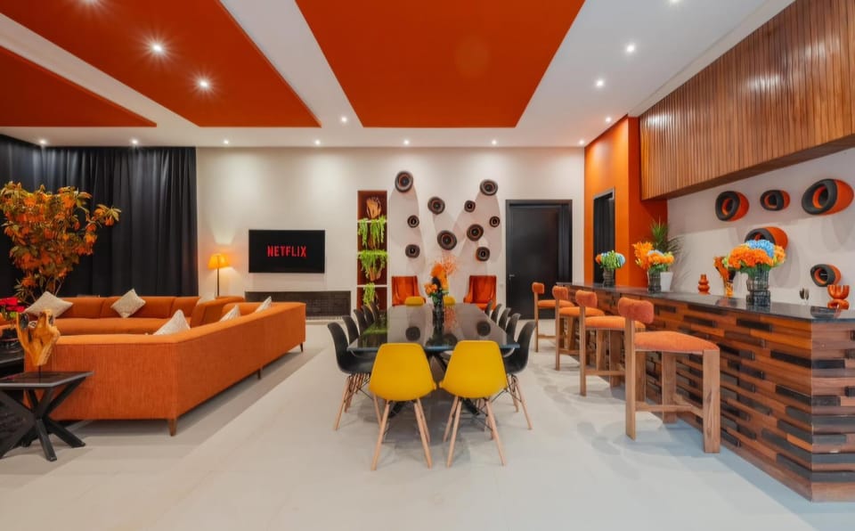 Communal lounge/ TV room, TV and multimedia, Living room, Seating area, Evening entertainment