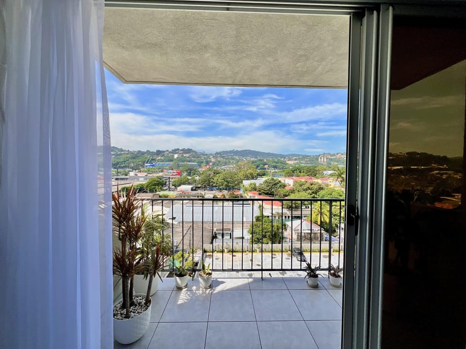 Oasis in the heart of the city 2 Bedroom Apartment Apartment in San Salvador
