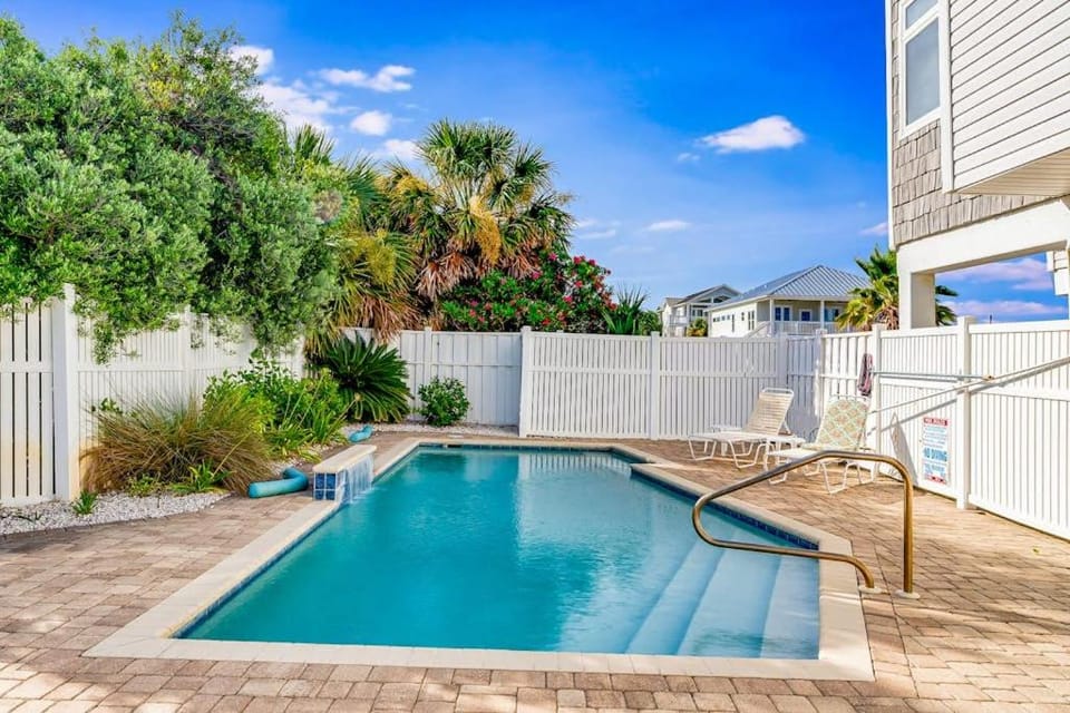 Gulf-front home with direct beach access Gulf views yard & deck House in Saint George Island