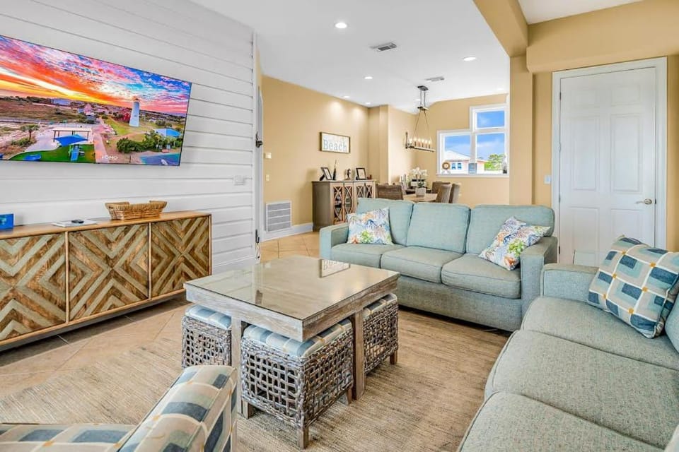 Gulf-front home with direct beach access Gulf views yard & deck House in Saint George Island