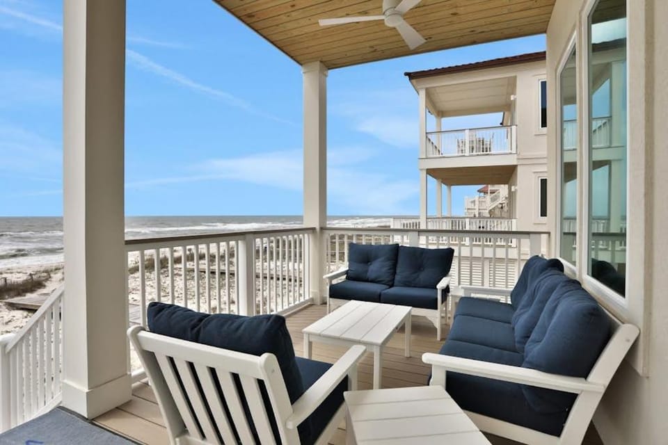 Newly constructed beachfront home with panoramic bay & Gulf views House in Saint George Island
