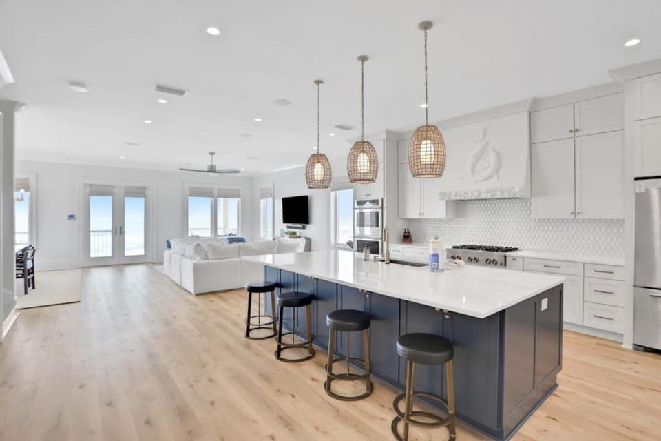 Newly constructed beachfront home with panoramic bay & Gulf views House in Saint George Island