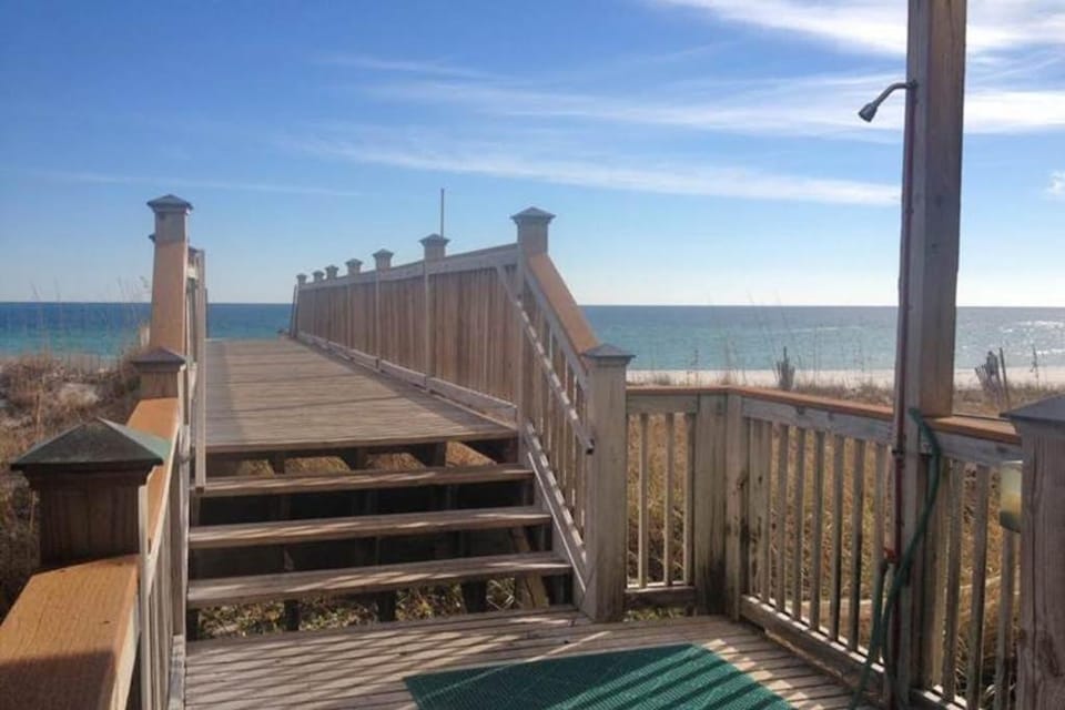 Inviting Gulf front condo In Perdido Key with waterfront pool and hot tub and oceanfront balcony House in Perdido Key