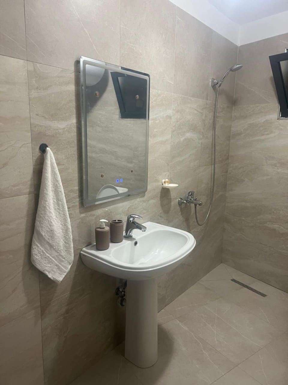 Shower, Bathroom, Bath, towels