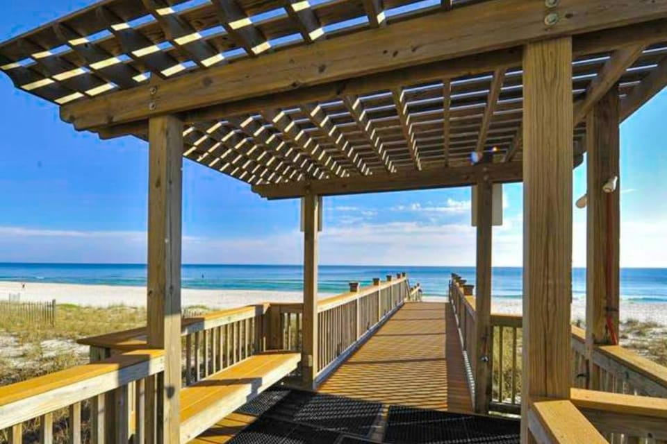 12th-floor Gulf-front condo with amazing views pools gym & hot tub House in Perdido Key