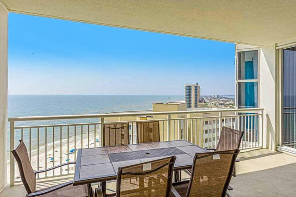 12th-floor Gulf-front condo with amazing views pools gym & hot tub House in Perdido Key