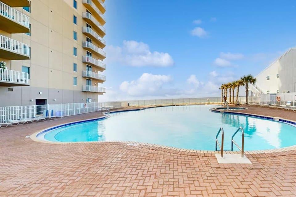 22nd-floor beachfront condo with Gulf views hot tub pools sauna gym balcony House in Panama City Beach