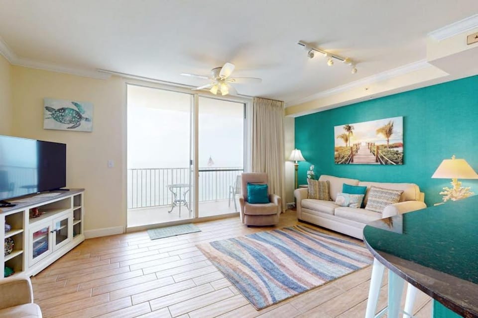 22nd-floor beachfront condo with Gulf views hot tub pools sauna gym balcony House in Panama City Beach