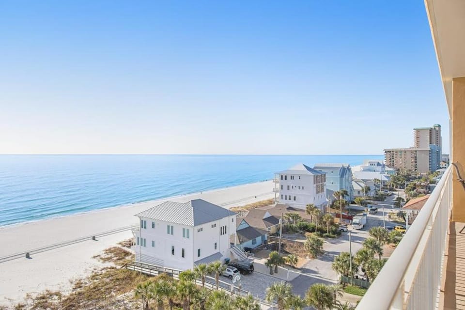 Waterfront condo with pool and hot tub access Gulf views laundry & central AC House in Lower Grand Lagoon