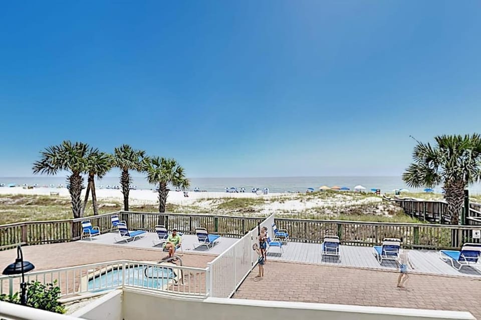 SeaSpray beachfront paradise with 3 pools hot tub marina & tennis House in Ono Island