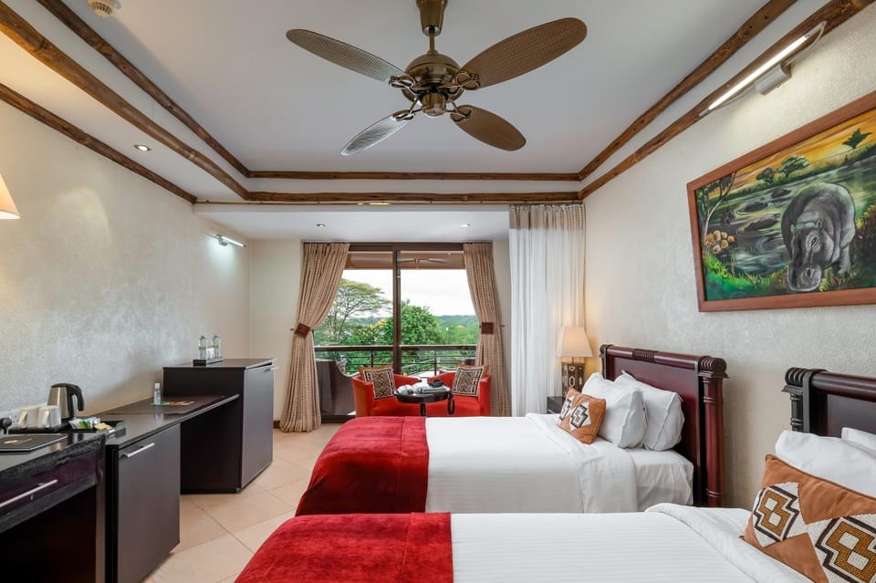 Bed, Photo of the whole room, River view, fireplace