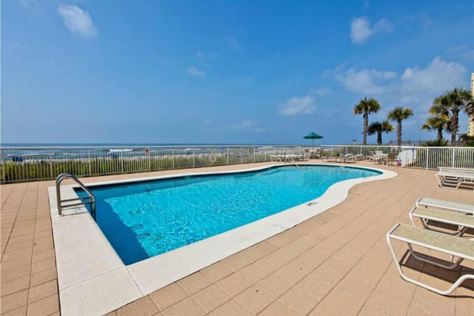 Gorgeous Oceanfront condo with washer dryer Gulf front balcony pool hot tub House in Perdido Key