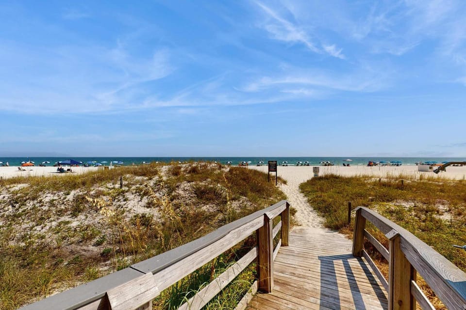 Gulf front condo with deep corner balcony beach view pools and gym House in Orange Beach