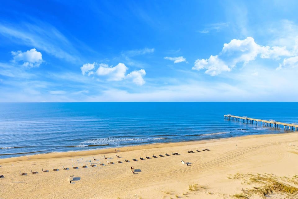 Oceanfront Condo with Balcony Free WiFi Shared Pool Gym and Sauna House in Orange Beach