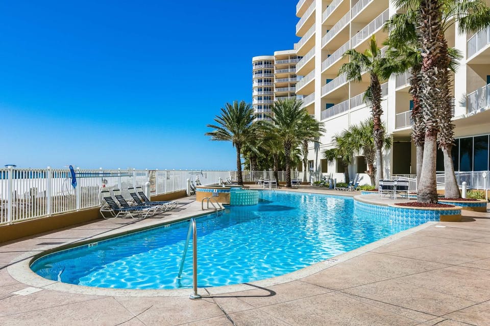 Oceanfront Condo with Balcony Free WiFi Shared Pool Gym and Sauna House in Orange Beach