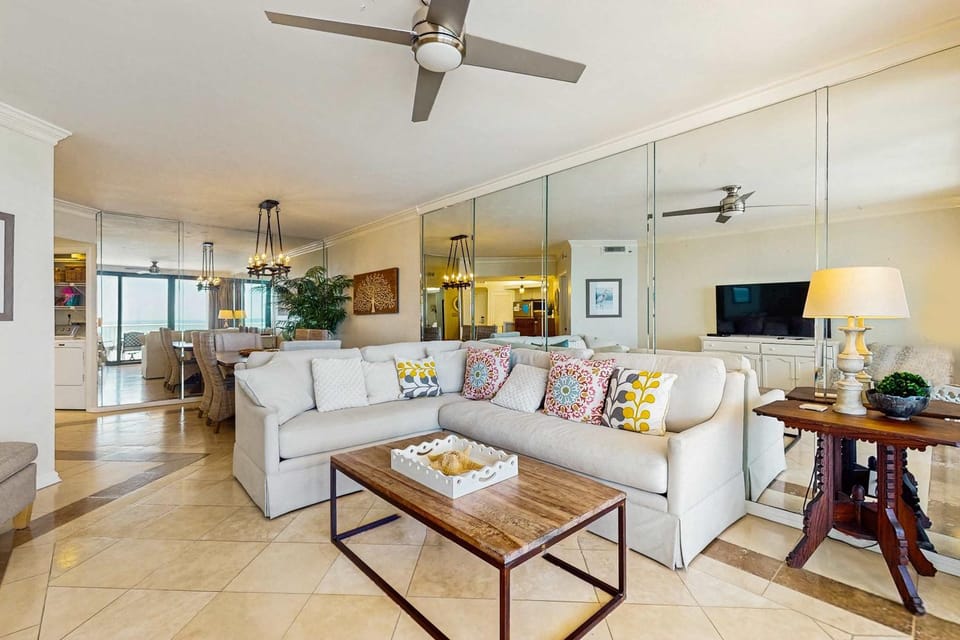 High rise Gulf front condo with a balcony pools gym and tennis House in Orange Beach
