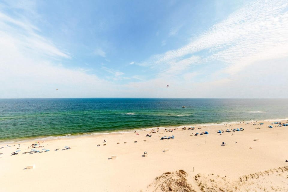 High rise Gulf front condo with a balcony pools gym and tennis House in Orange Beach