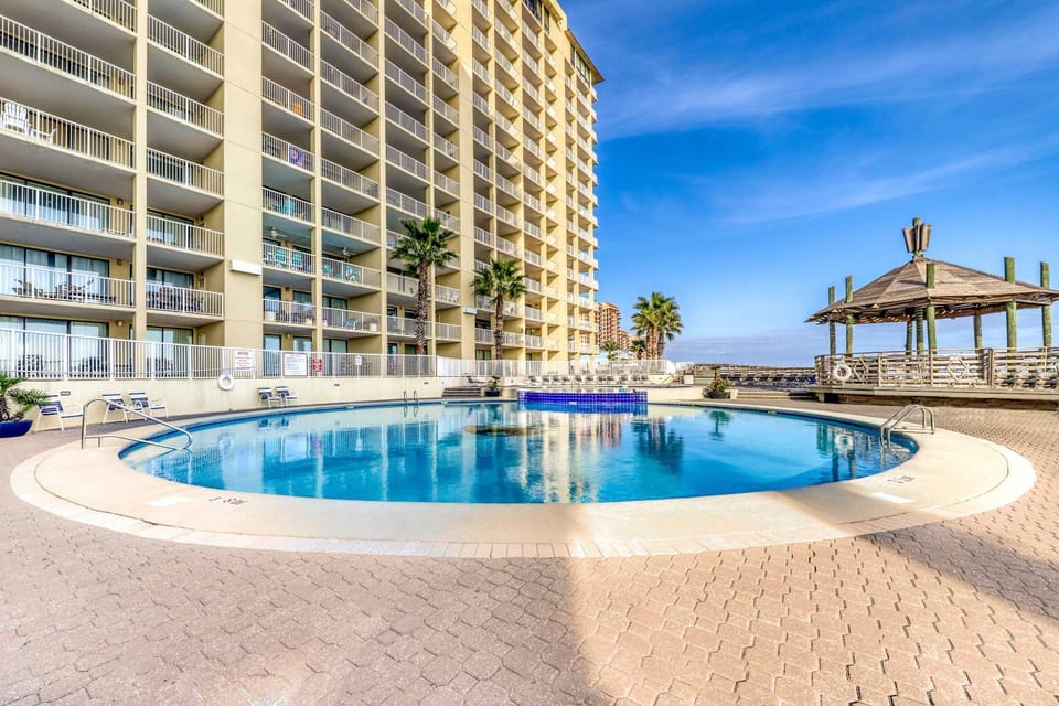 High rise Gulf front condo with a balcony pools gym and tennis House in Orange Beach