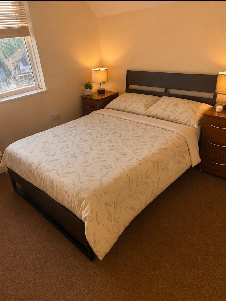 Modern Greenford Apartment near Wembley & Heathrow Apartment in Wembley