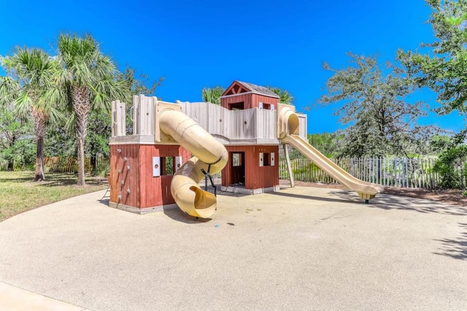 Set Your Sails Charming house in Port Saint Joe with pool and playground access House in Florida