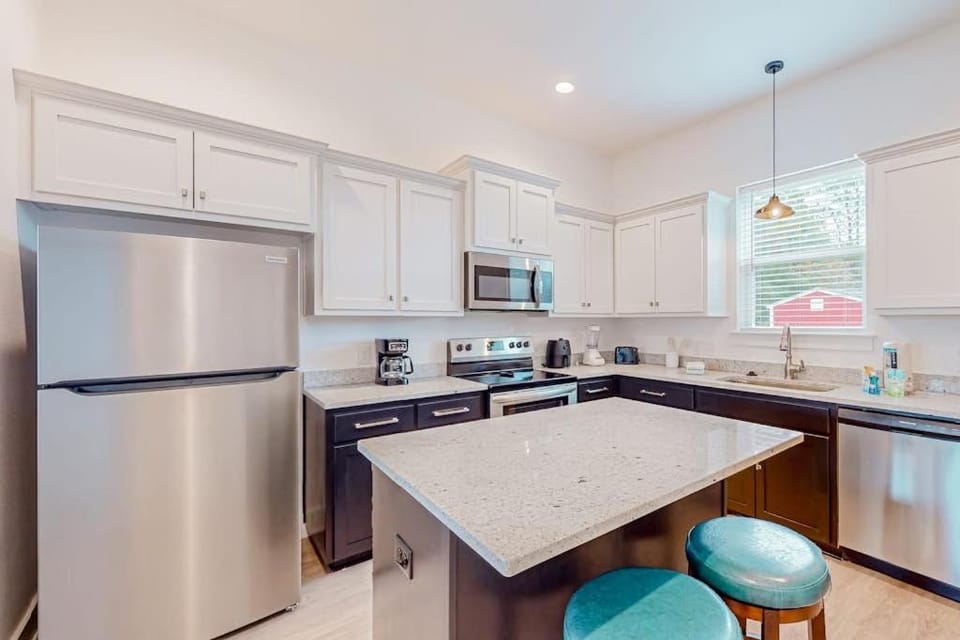 Modern home with large backyard deck and close to the beach House in Perdido Key