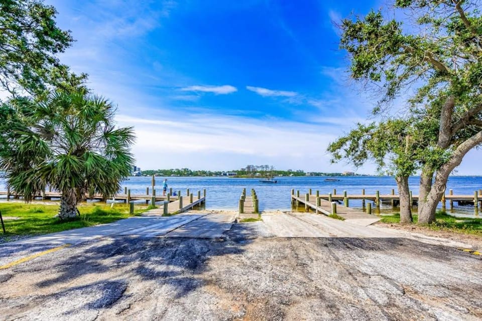Modern home with large backyard deck and close to the beach House in Perdido Key
