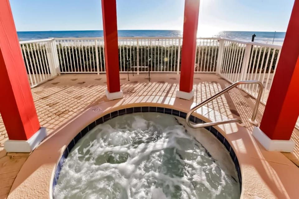 Beachfront condo on 10th floor with 4 shared pools hot tub tennis - great views House in Long Beach