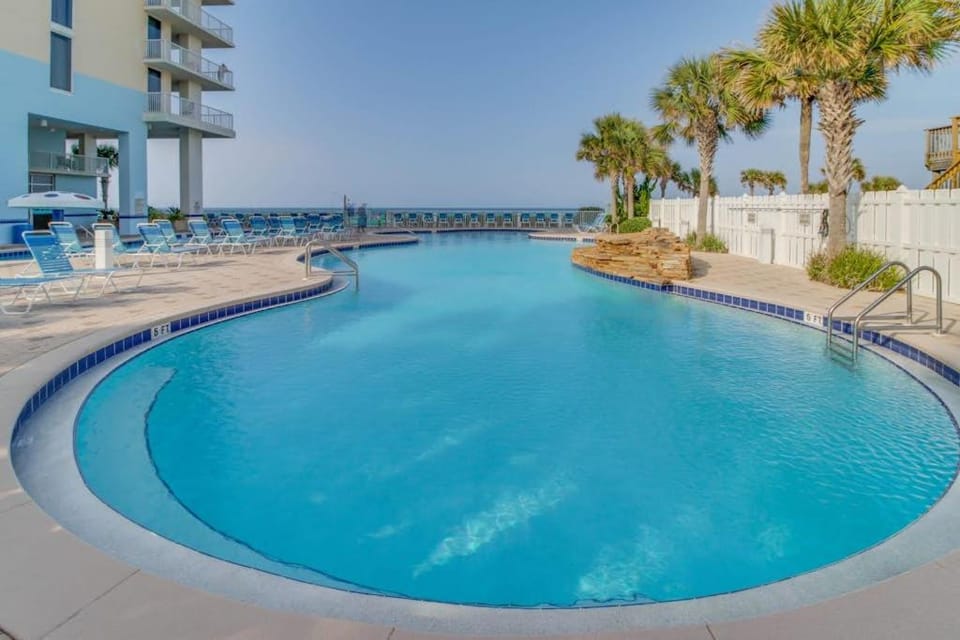 Beachfront condo rental with pools hot tub and private balcony House in Long Beach