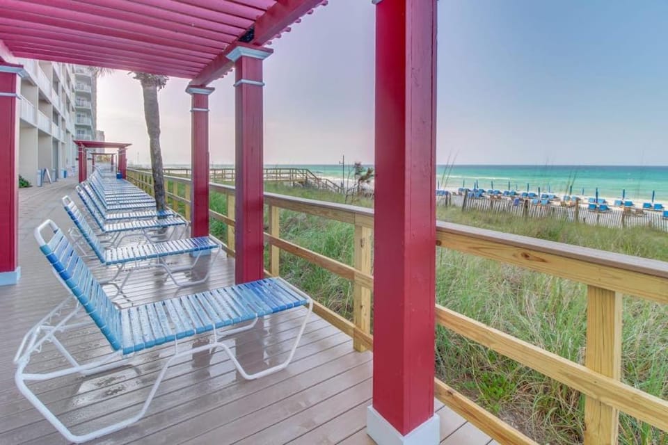 Beachfront condo rental with pools hot tub and private balcony House in Long Beach
