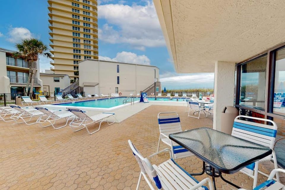 Charming dog friendly condo with a pool tennis beach access plus washer and dryer House in Lower Grand Lagoon