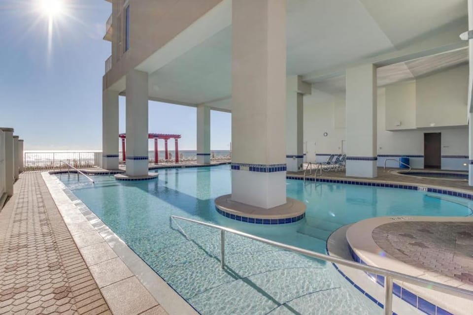 Oceanfront Condo with Views Beach Access Pool & Hot Tub at Majestic Beach Resort House in Long Beach