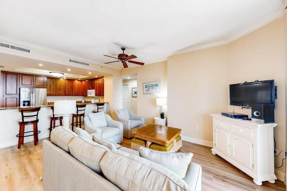 Resort Condo with Screened Porch & Shared Pools Hot Tubs Beach Club Golf Gym House in Perdido Key