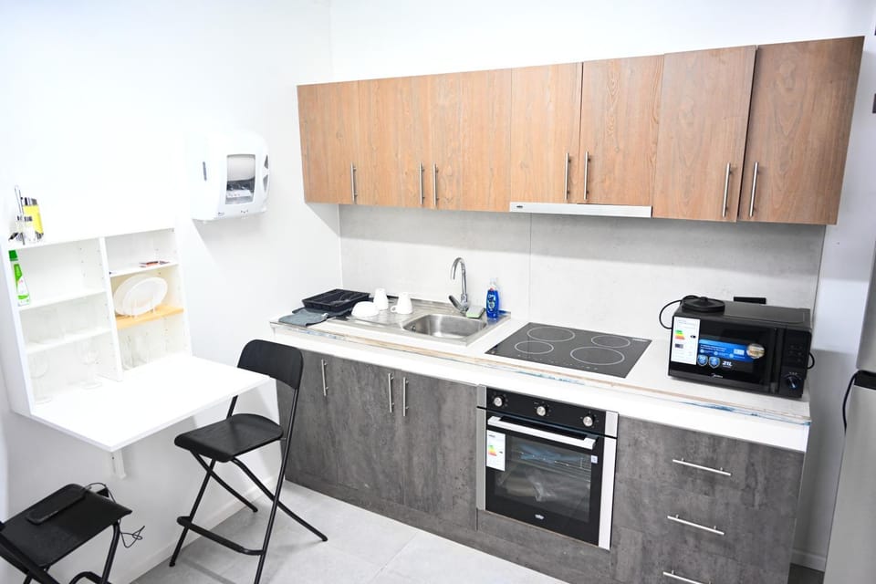 Coffee/tea facilities, Kitchen or kitchenette, Dining area, oven, pet friendly, stove, toaster