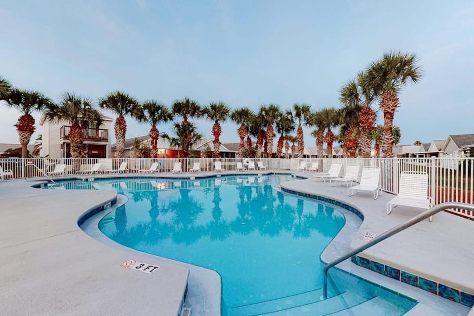 Snowbird friendly home near beach with outdoor pool patio streaming WD House in Panama City Beach