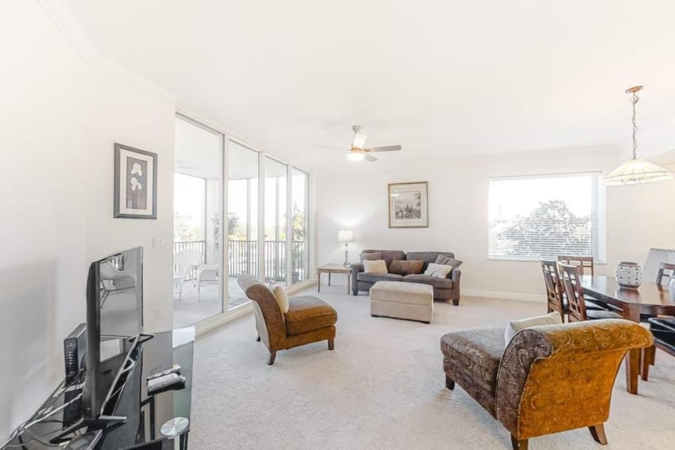 Resort Condo with Screened Porch and Shared Pools Hot Tubs Gym Beach Club Golf House in Perdido Key