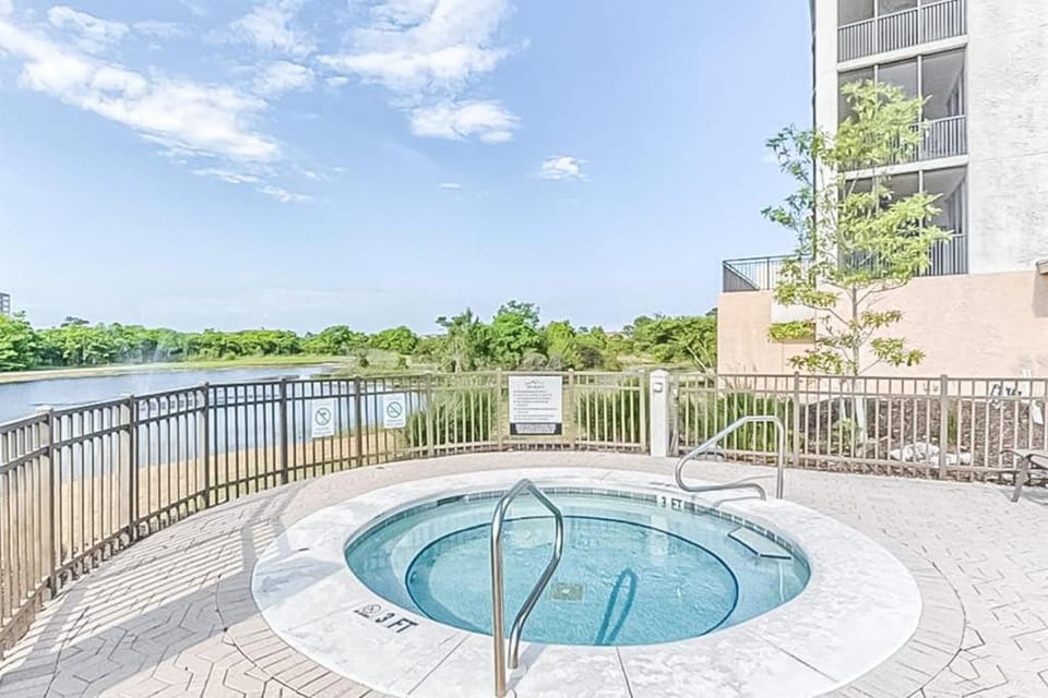 Resort Condo with Screened Porch and Shared Pools Hot Tubs Gym Beach Club Golf House in Perdido Key