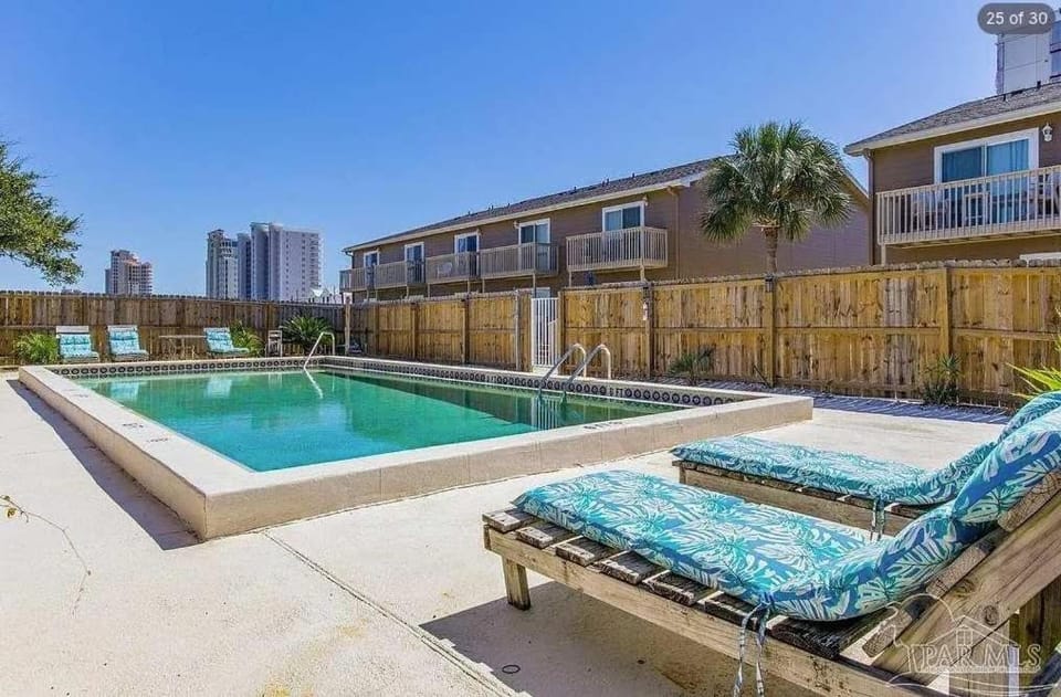 Spacious Condo with full kitchen shared pool and beach access House in Perdido Key