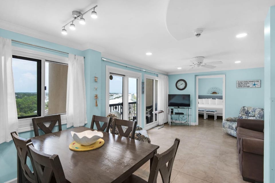 Oceanfront Pinnacle Port condo with tennis & basketball courts private balcony Apartment in Sunnyside
