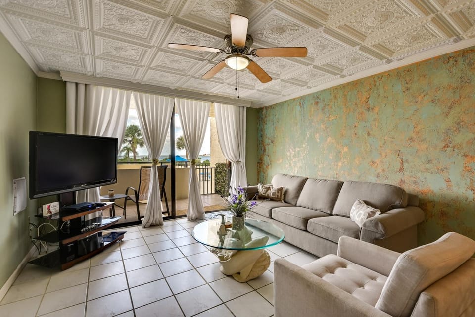 Pool, Pickleball & Beach! Gulf Island Club Condo House in Hudson