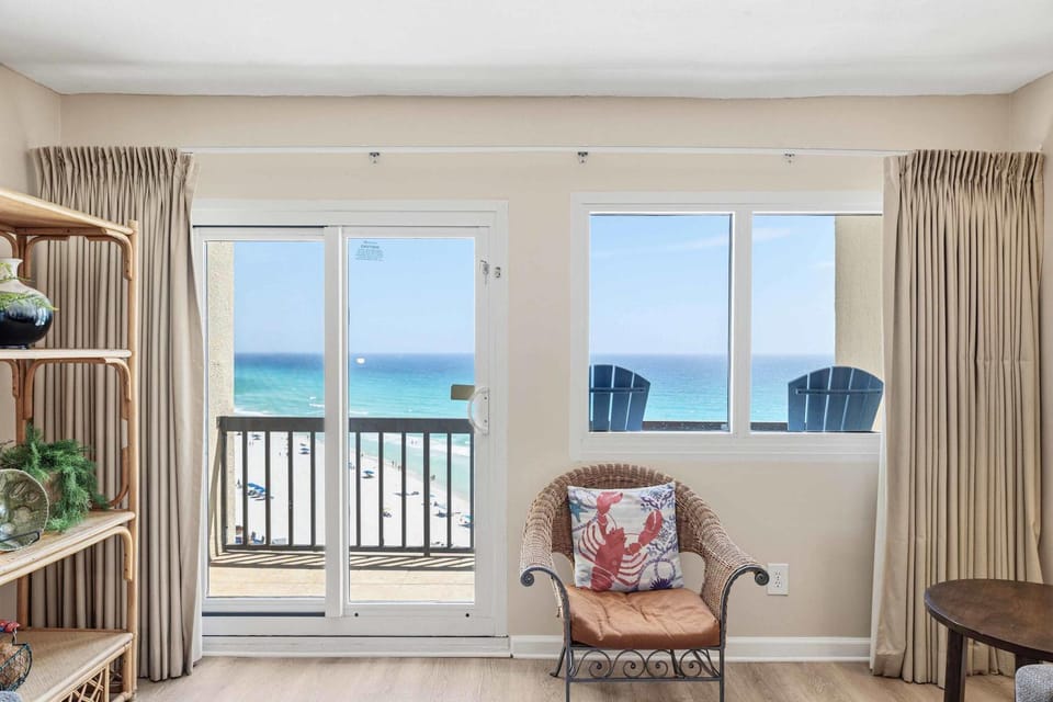 Pinnacle Port getaway with balcony pools & quick beach access Apartment in Sunnyside