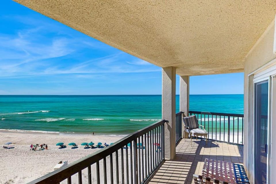 Gorgeous beachfront condo with plenty of space shared pool & beach access House in Carillon Beach